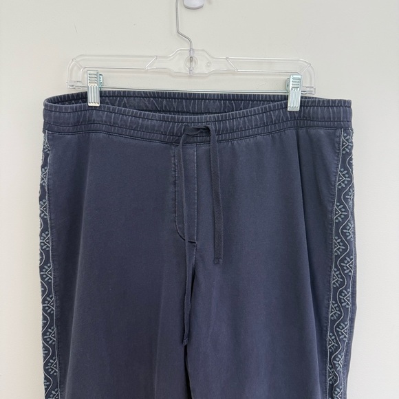 J. Jill Knit Jogger Pants Size Medium Navy Floral Embroidered Drawstring Sweats - Picture 2 of 11